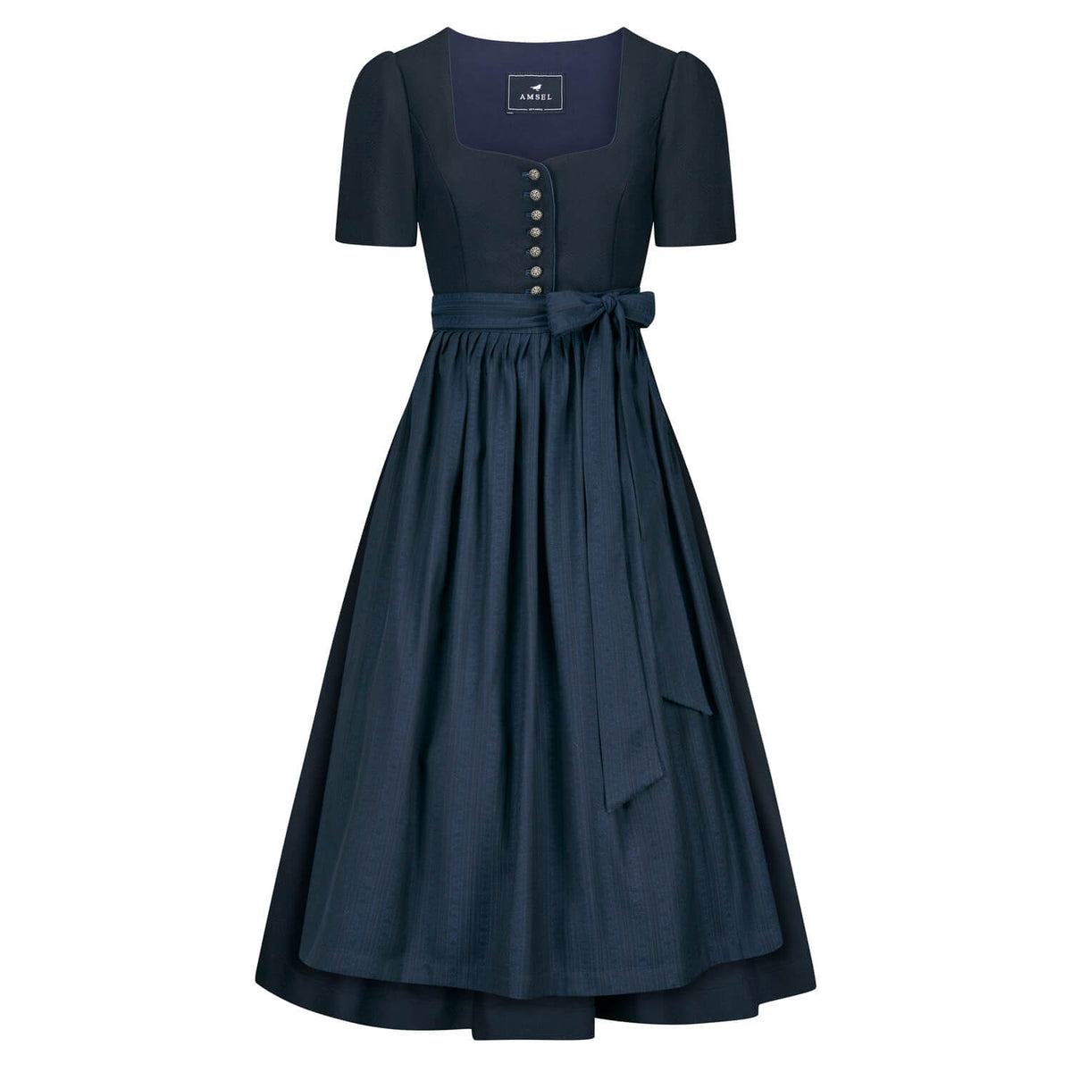 Langes Dirndl in Blau mit Ärmeln, silberfarbener Knopfleiste und gemusterter Schürze – elegante Vorderansicht