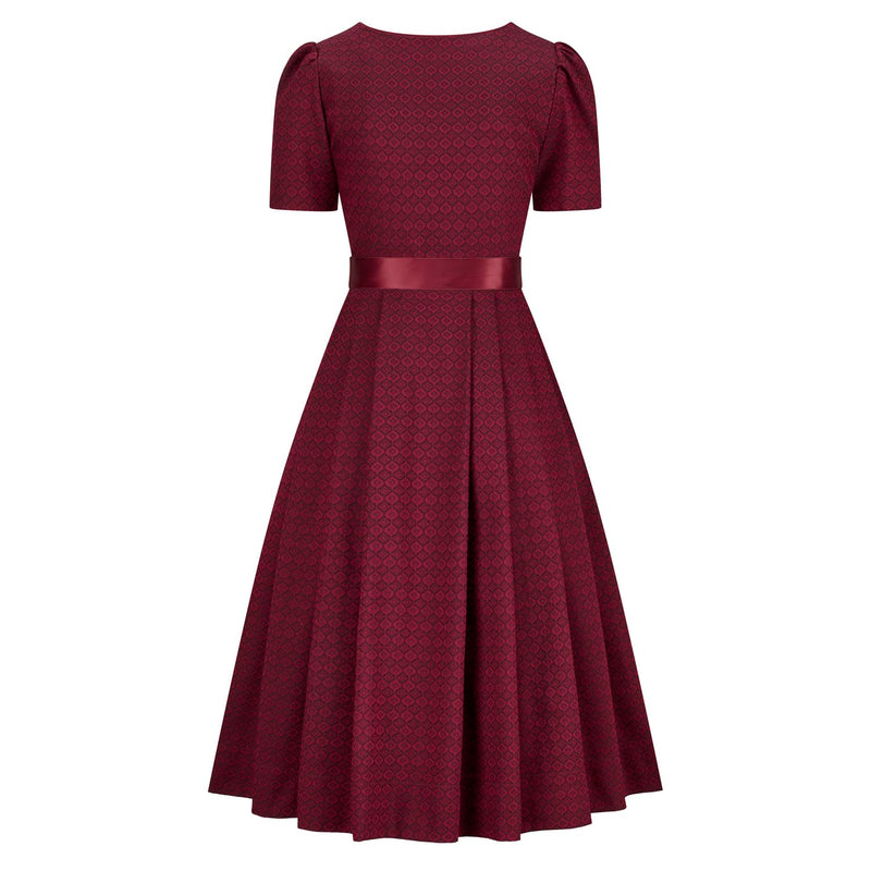 Dirndl Valentina in Rot mit weit rotem Rock und strukturiertem Stoff – klassische Rückansicht