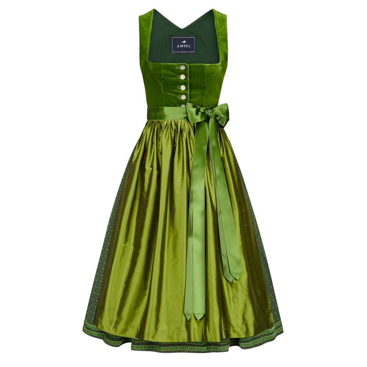 Frisches Samtdirndl in Grün mit glänzender Seidenschürze und klassischem Ausschnitt – Vorderansicht