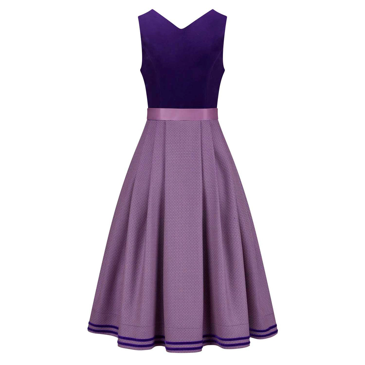 Rückansicht des Samtdirndl Viola in Violett mit strukturierter Rockpartie und Schleifendetail