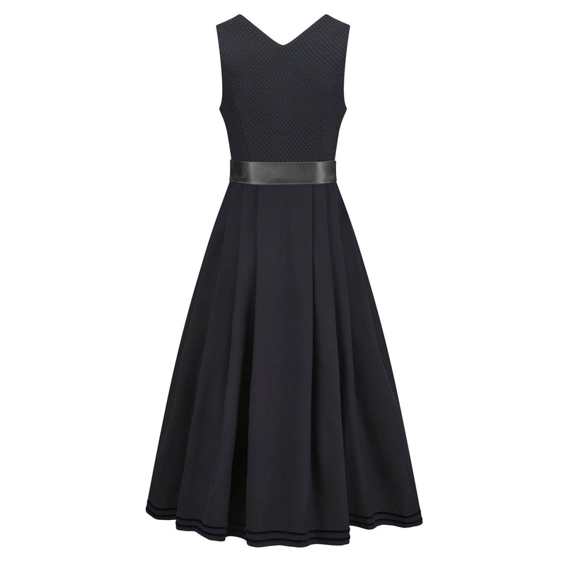Dirndl Matilda Dark Navy – Rückansicht des langen Dirndls in Dark Navy