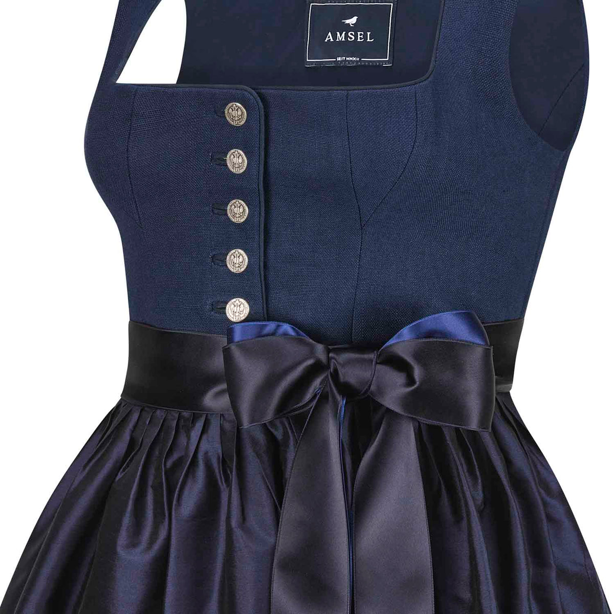 Detailansicht Leinendirndl Irmi Navy mit Knopfleiste und Schürzenschleife