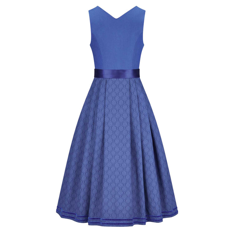 Rückansicht des Dirndl Nele in Blau mit Leinenmieder und schön fallendem Baumwollrock